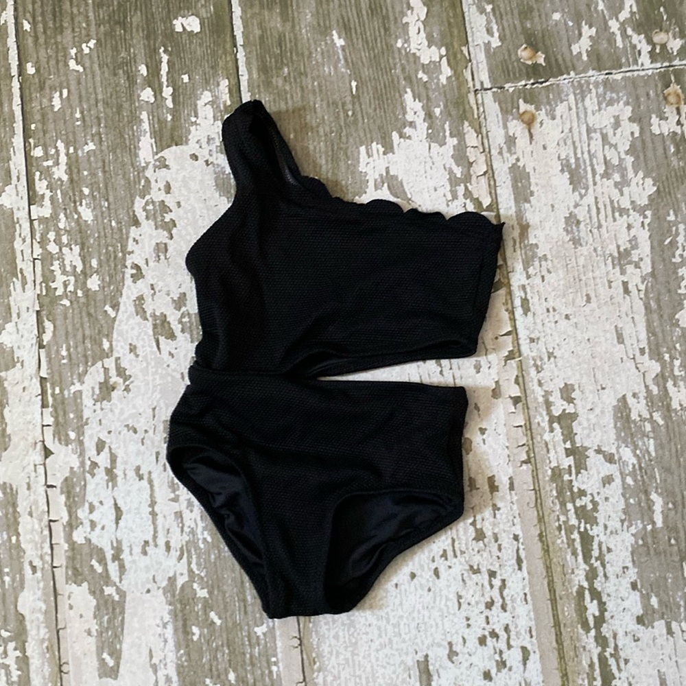 A cute black swimsuit